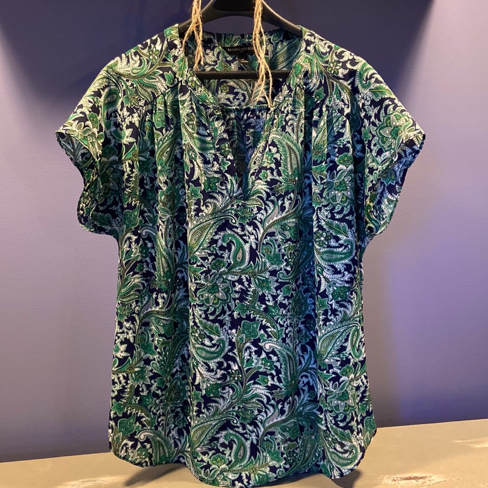 Banana Republic pullover, short-sleeve blouse